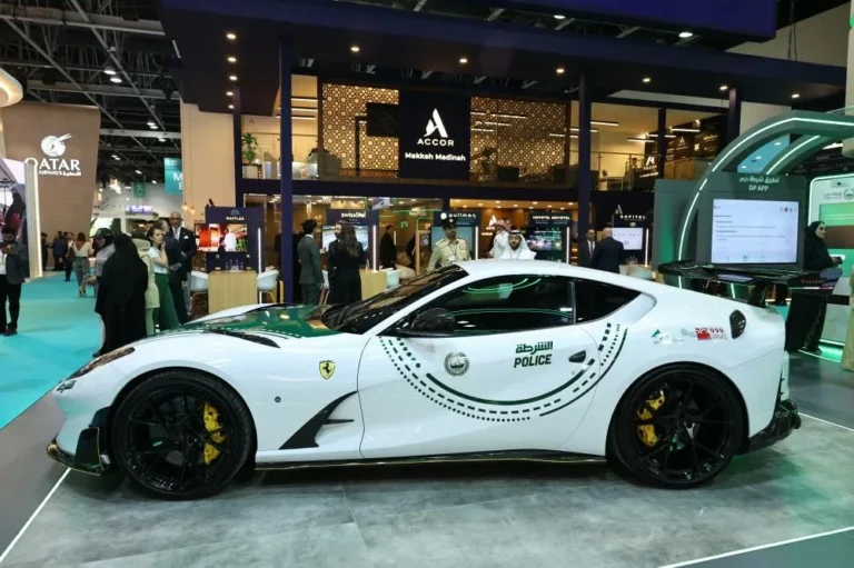 Dubai Police Mansory Ferrari 812 Superfast側面