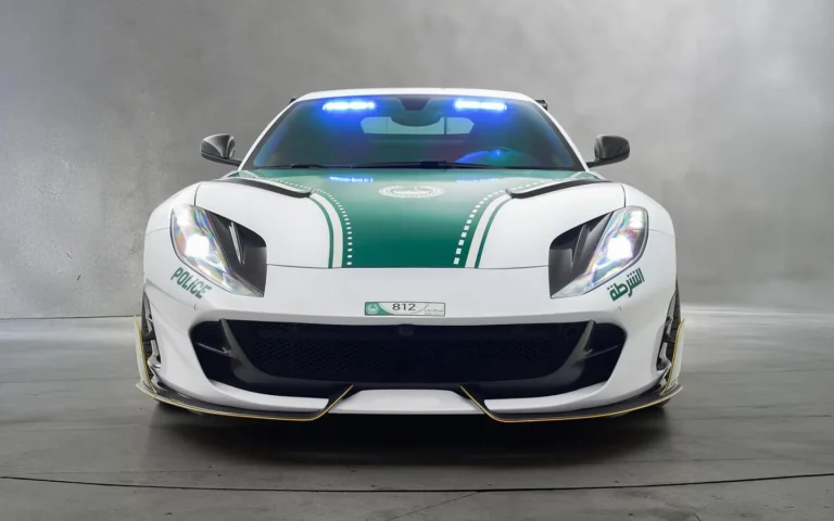 Dubai Police Mansory Ferrari 812 Superfast棚拍正面