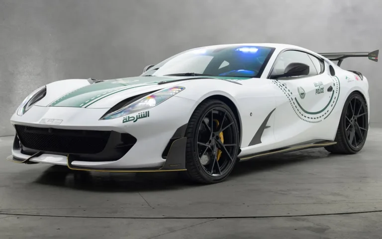 Dubai Police Mansory Ferrari 812 Superfast棚拍前方三分之四角度