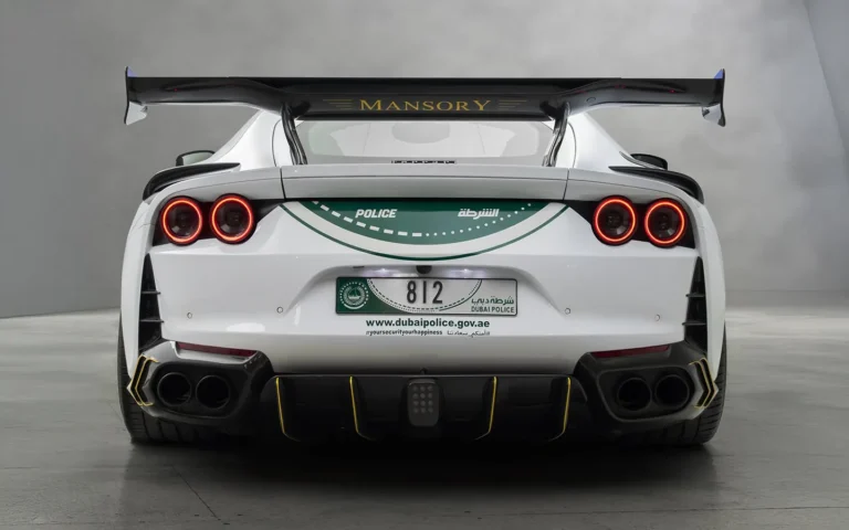 Dubai Police Mansory Ferrari 812 Superfast棚拍正後方