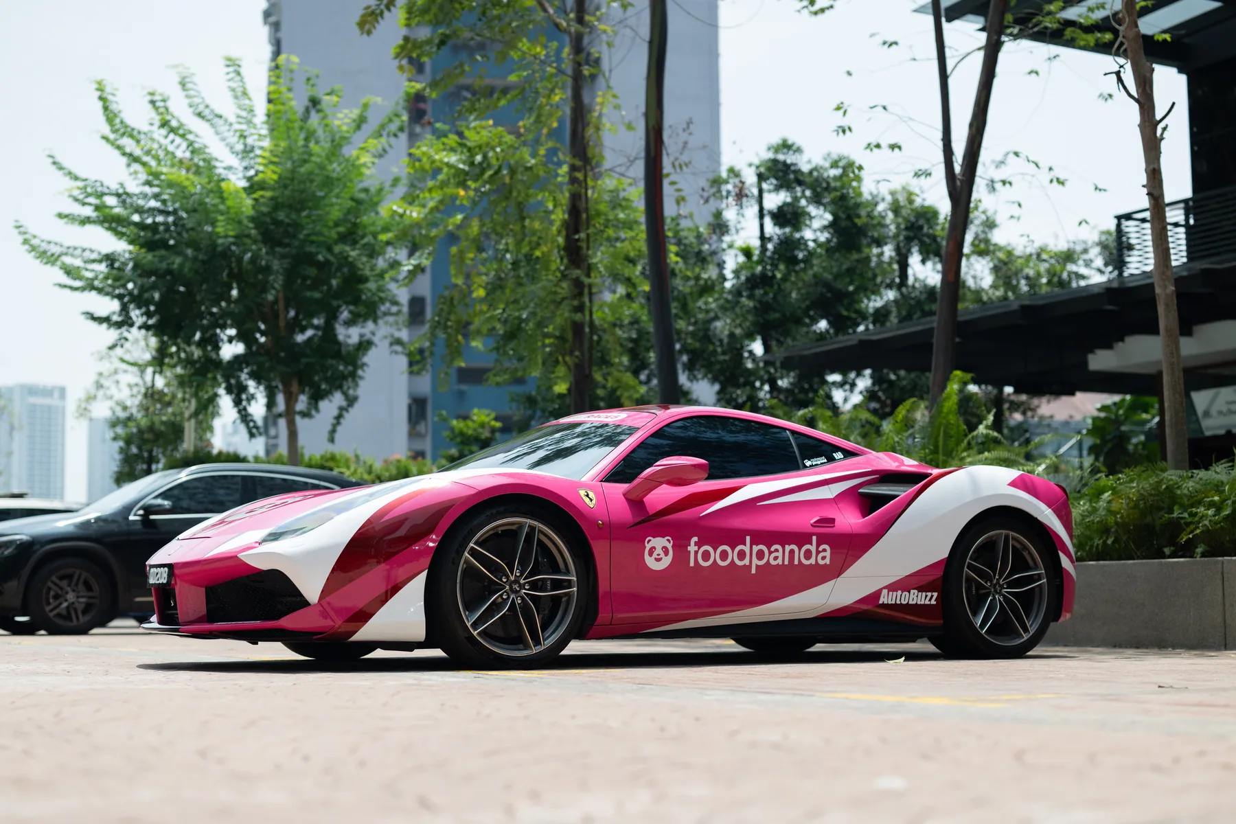 foodpanda粉紅Ferrari車身包膜細節