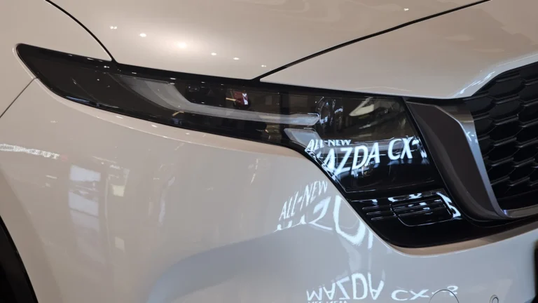 全新Mazda CX-5前方LED頭燈和車頭角線