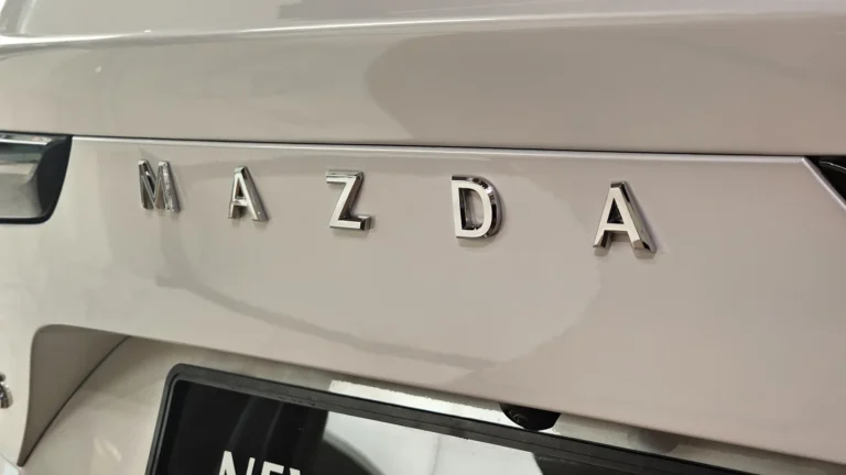 新一代Mazda CX-5車尾中央MAZDA字母標識特寫