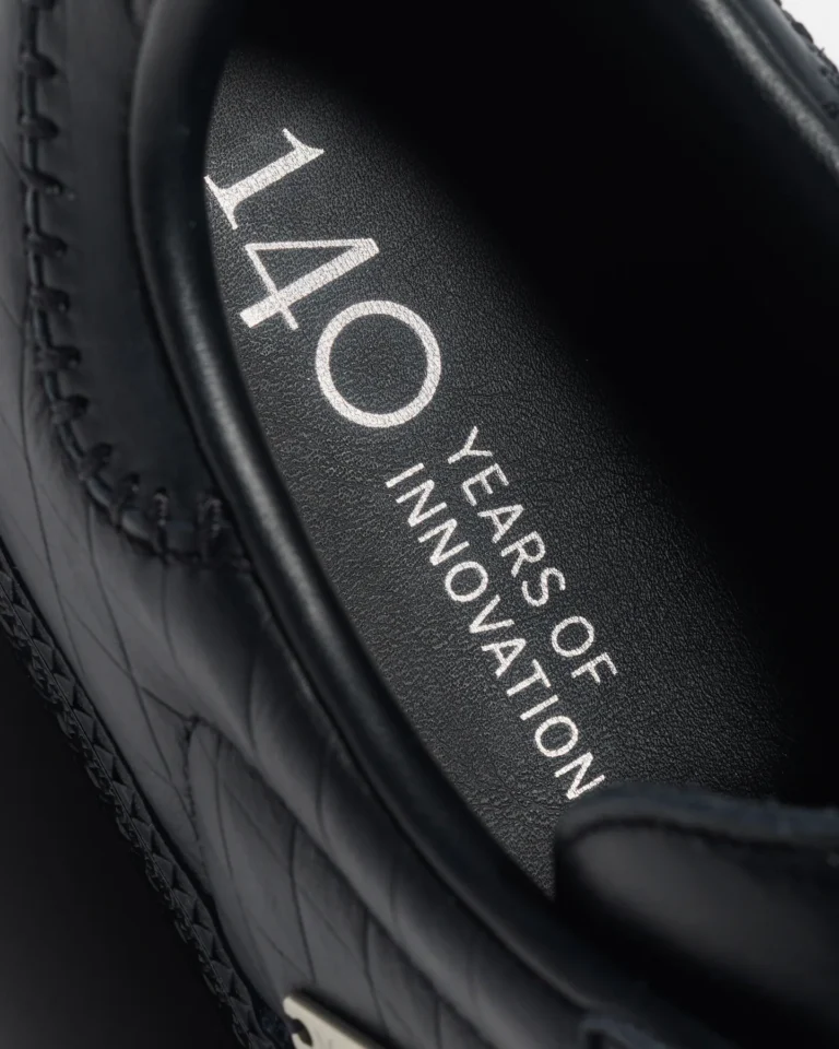 Mercedes-Benz與adidas聯名Samba OG鞋墊140 Years of Innovation字樣