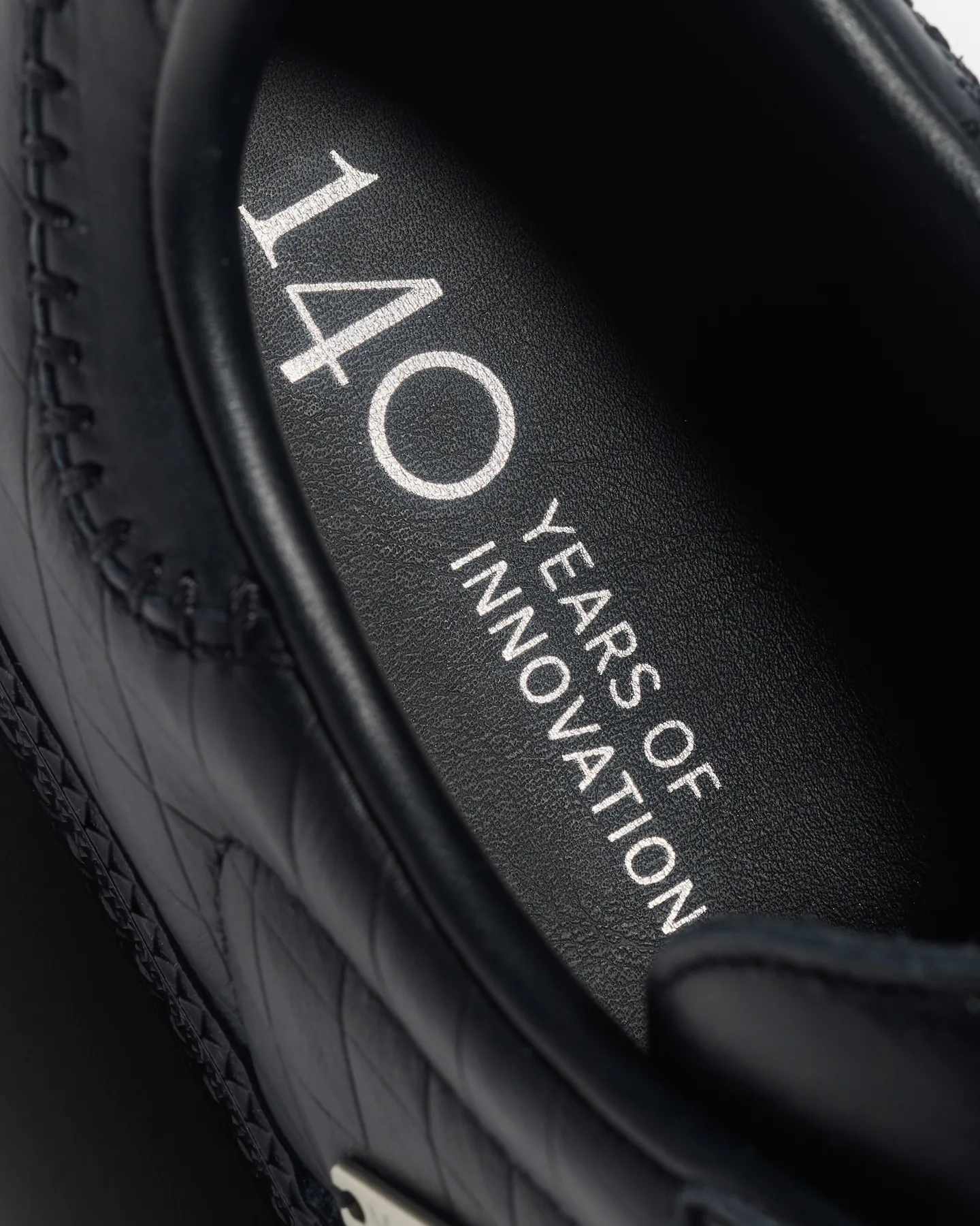Mercedes-Benz與adidas聯名Samba OG鞋墊140 Years of Innovation字樣