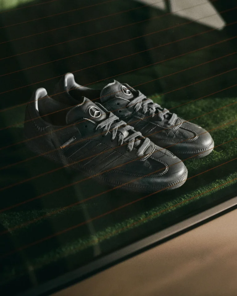 Mercedes-Benz與adidas聯名Samba OG黑色鞋款產品照