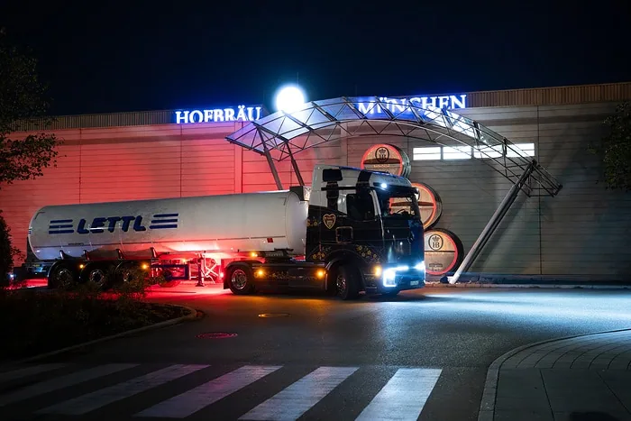 Mercedes-Benz eActros 600在Hofbräu München執行啤酒運送任務