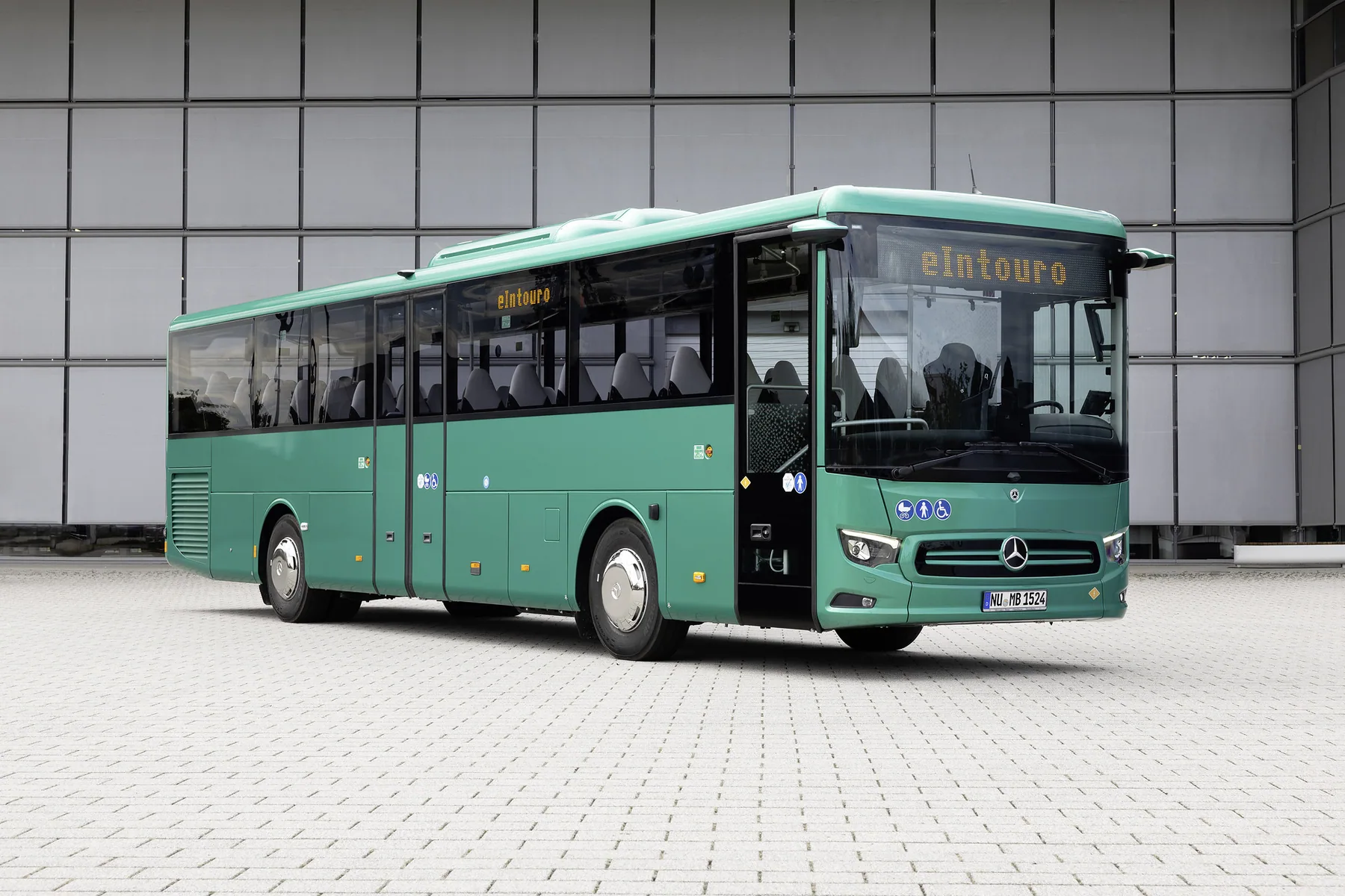 Mercedes-Benz eIntouro 純電城際巴士