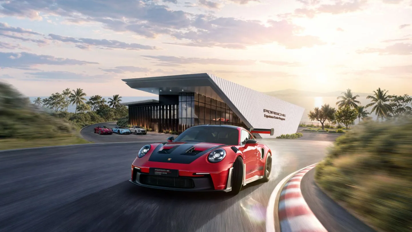 官方效果圖展示紅色Porsche 911 GT3 RS在新加坡體驗中心賽道轉彎