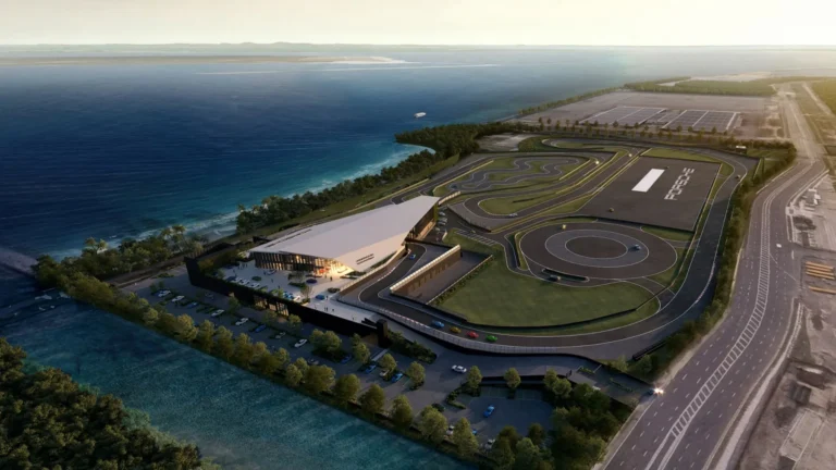 Porsche新加坡體驗中心樟宜基地俯瞰效果圖，顯示專用賽道和建築布局