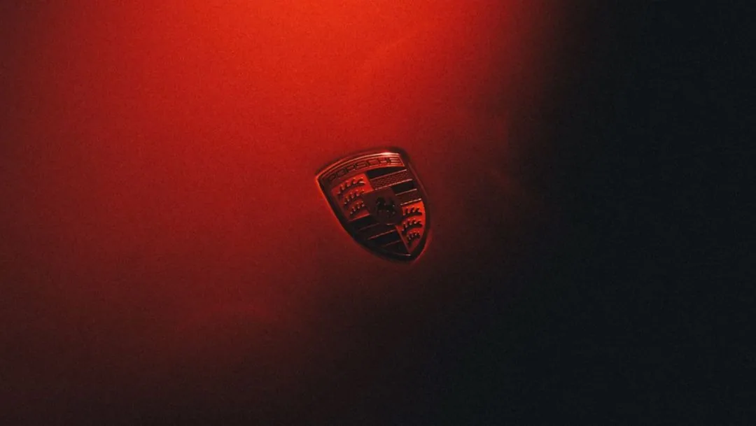 Porsche官方公布的品牌預告視覺,並非新超級跑車實車照