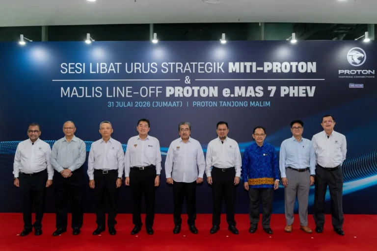 MITI代表團與PROTON管理層在丹絨馬林合影